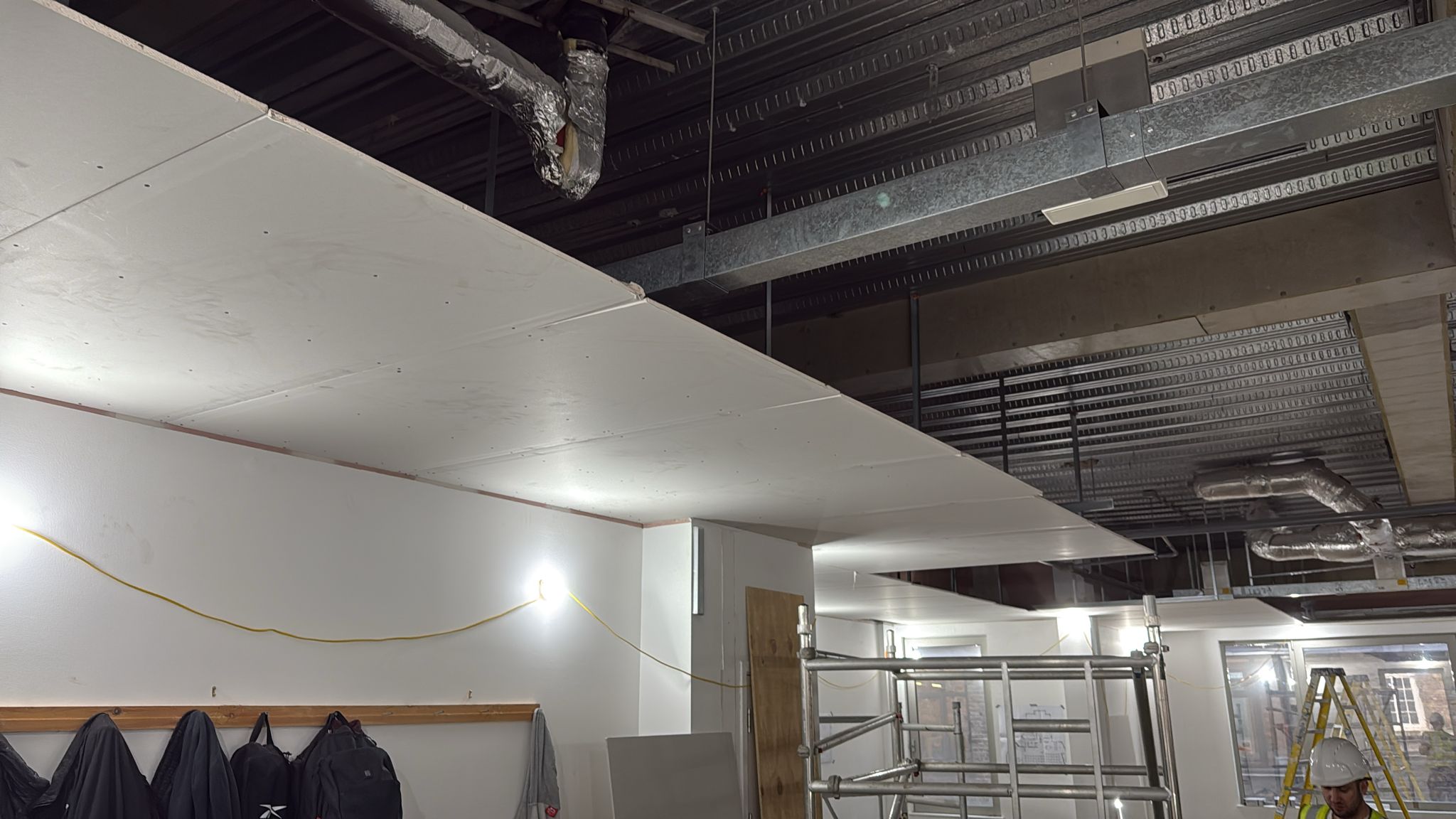 Perimeter plasterboard margins